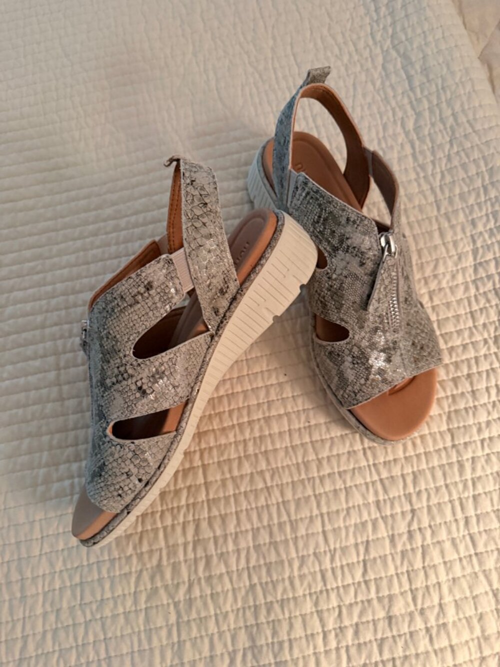 NUTURE Metallic Print Sandals